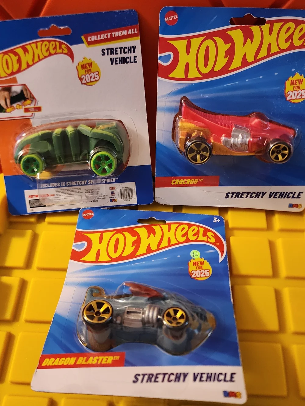 3 HOT WHEELS - Stretchy Vehicle Toy